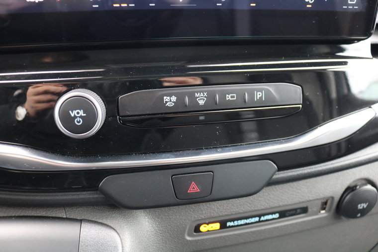 Vehicle Image 38