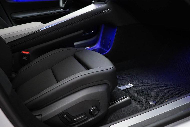 Vehicle Image 14