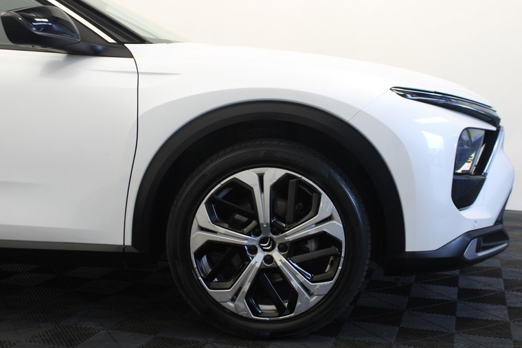 Vehicle Image 12