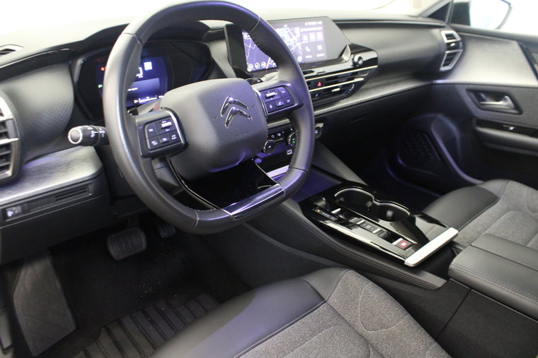 Vehicle Image 18