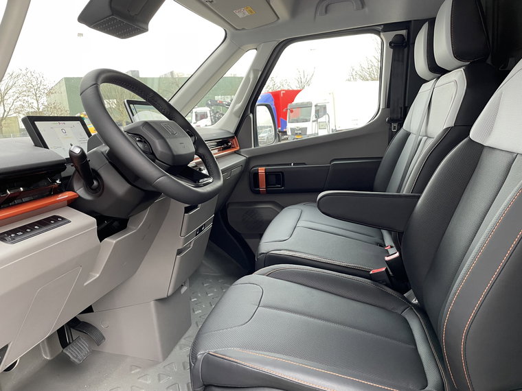 Vehicle Image 16