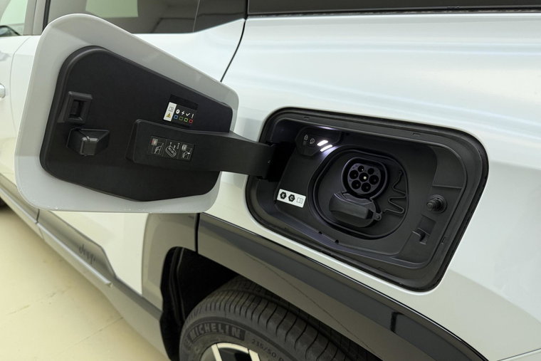 Vehicle Image 21