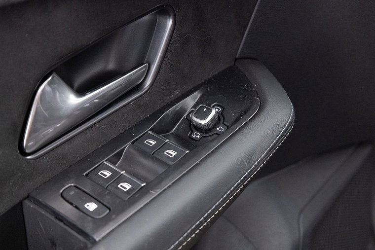 Vehicle Image 22