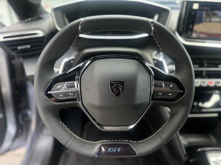 Vehicle Image 25