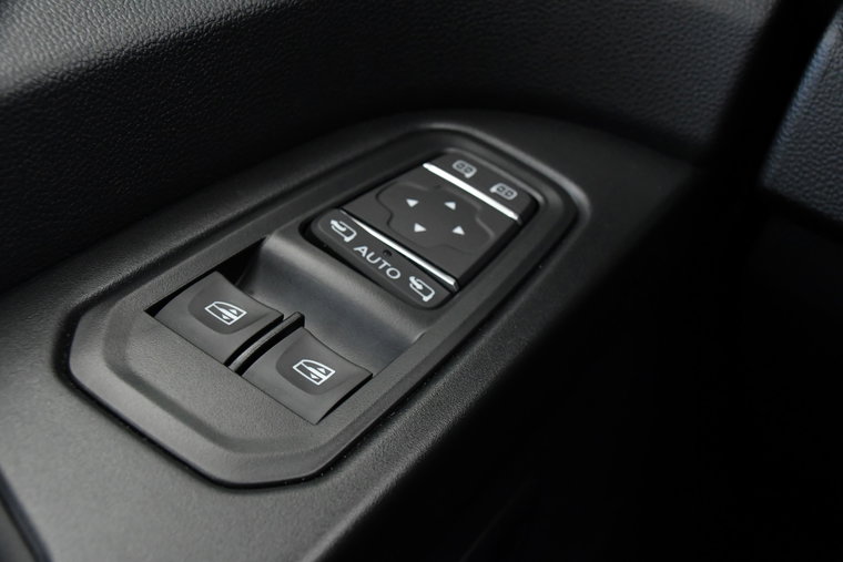 Vehicle Image 32