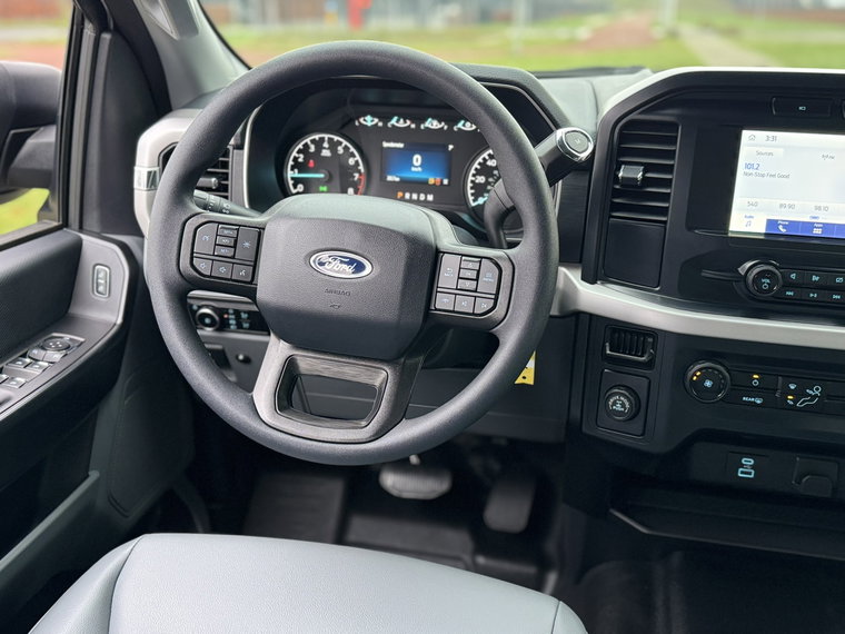 Vehicle Image 16