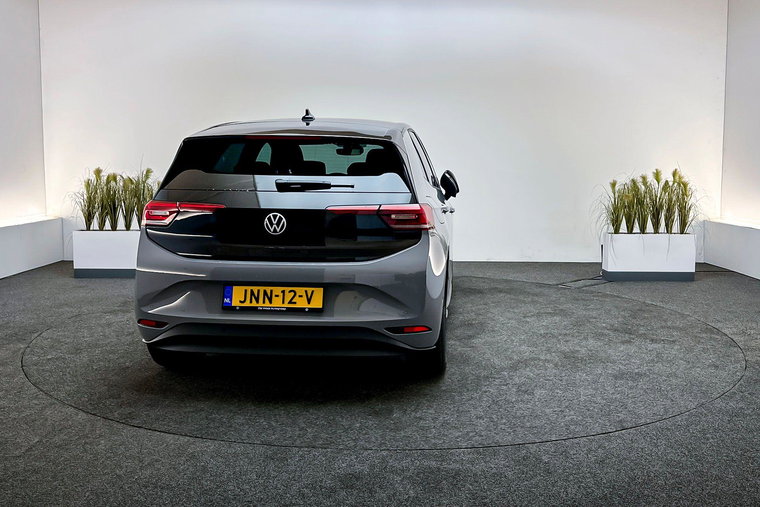Vehicle Image 10