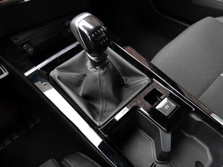 Vehicle Image 25