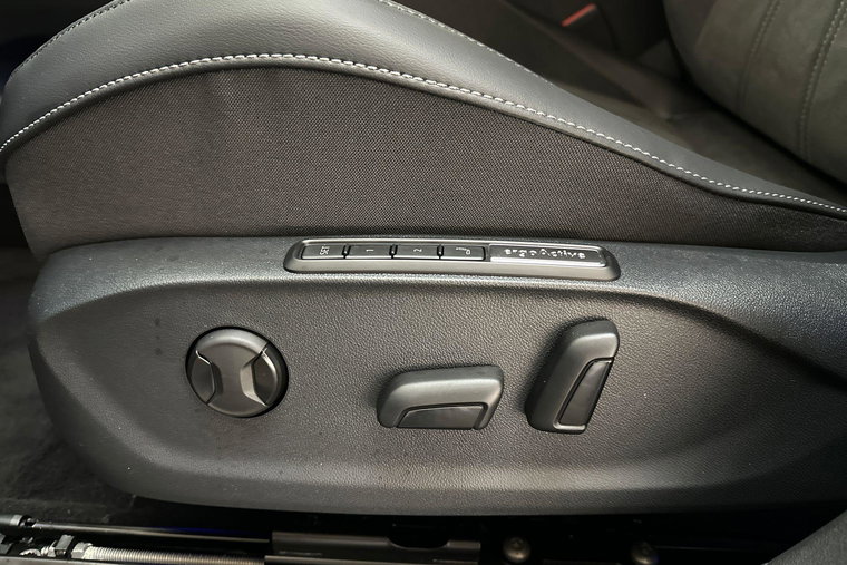 Vehicle Image 17
