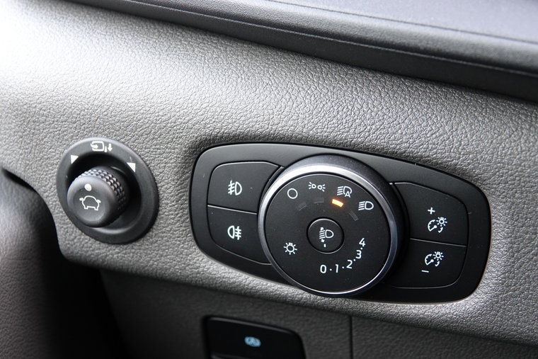 Vehicle Image 25