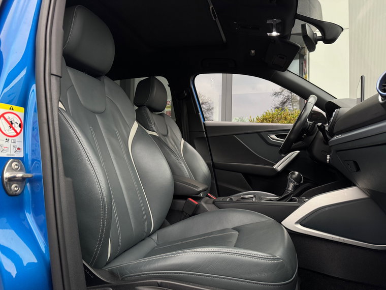 Vehicle Image 25