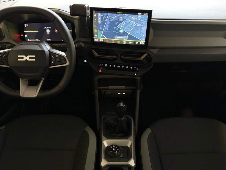 Vehicle Image 25
