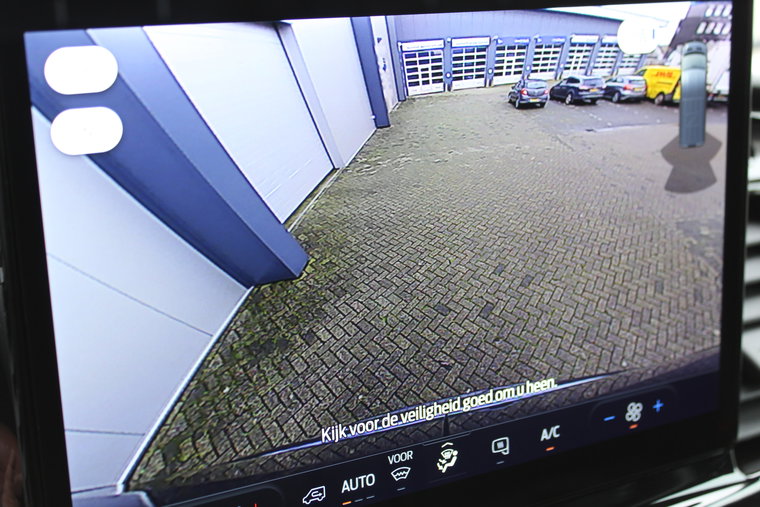 Vehicle Image 28