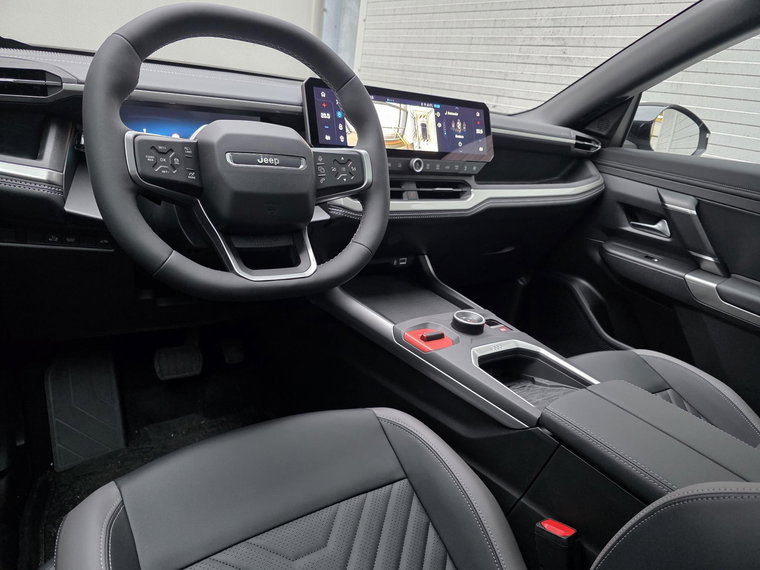 Vehicle Image 25