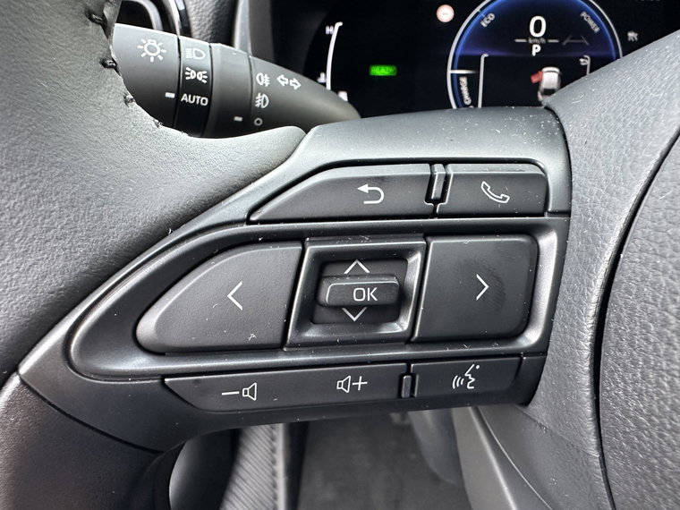 Vehicle Image 25