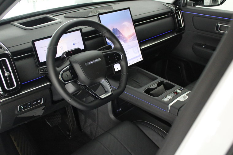 Vehicle Image 11