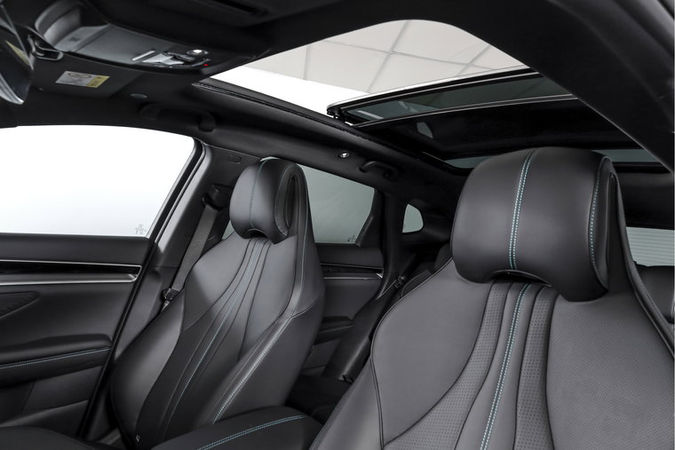 Vehicle Image 8