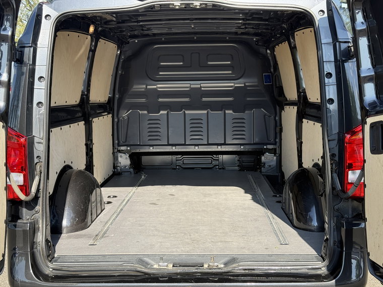 Vehicle Image 33