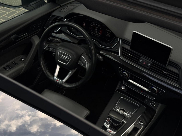 Vehicle Image 13
