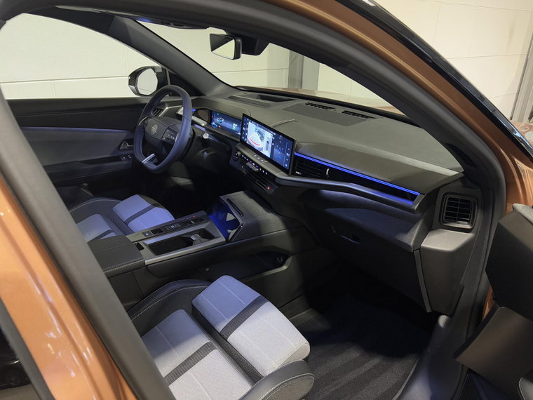 Vehicle Image 52