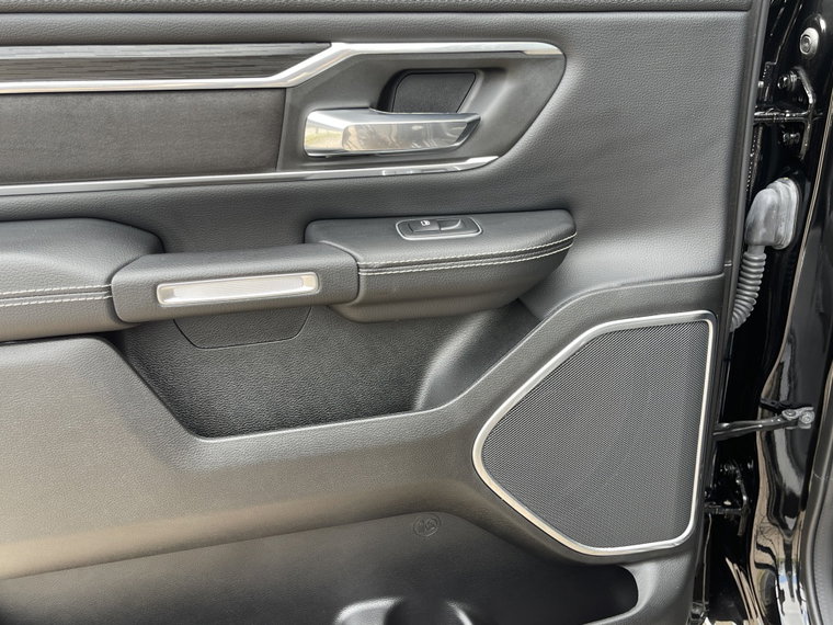 Vehicle Image 33