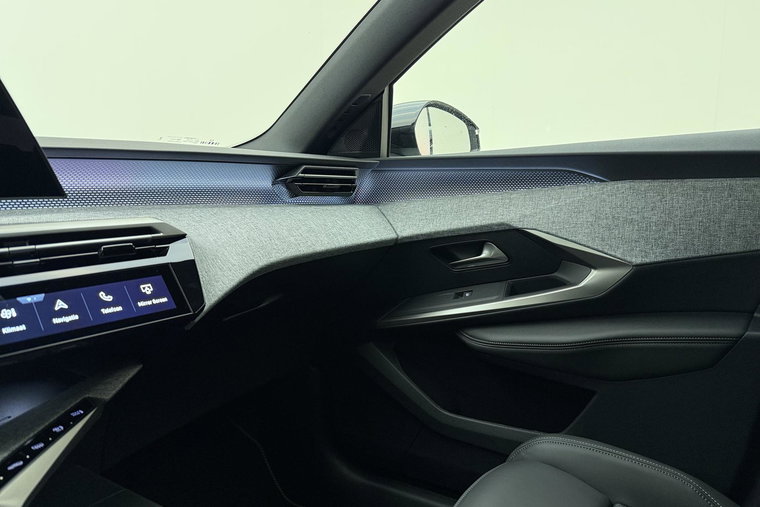 Vehicle Image 38
