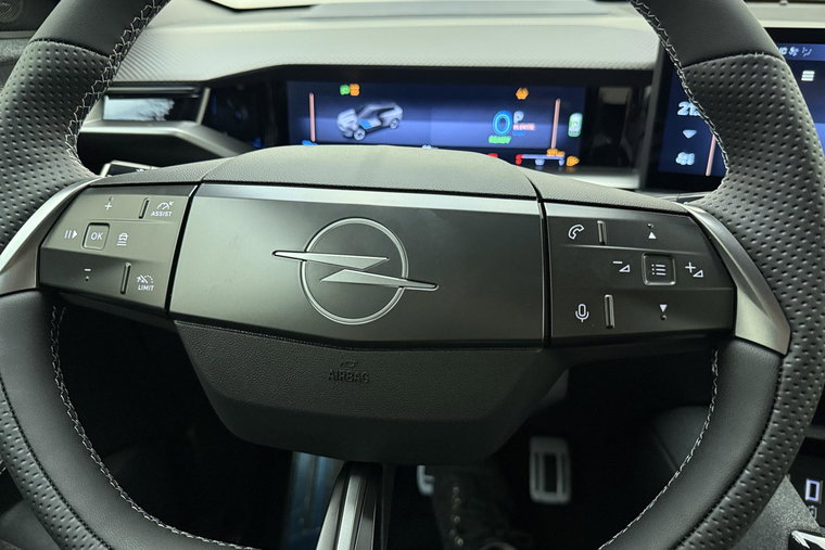 Vehicle Image 32