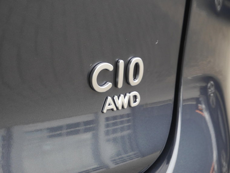 Vehicle Image 13