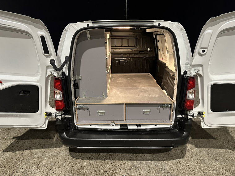 Vehicle Image 12