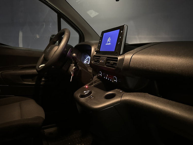 Vehicle Image 14