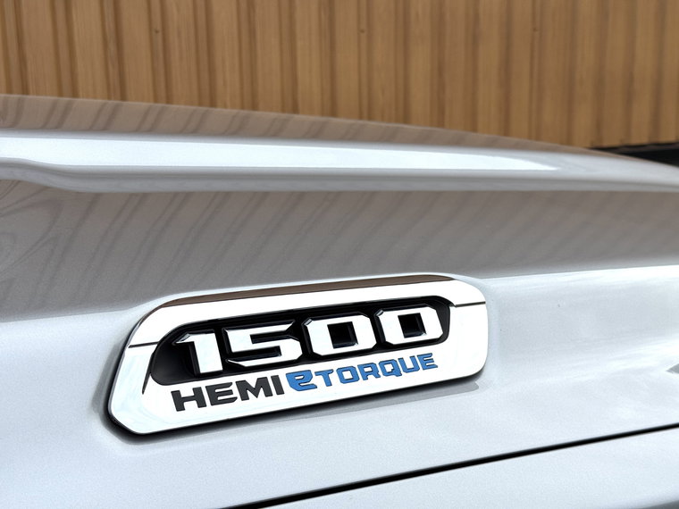 Vehicle Image 32