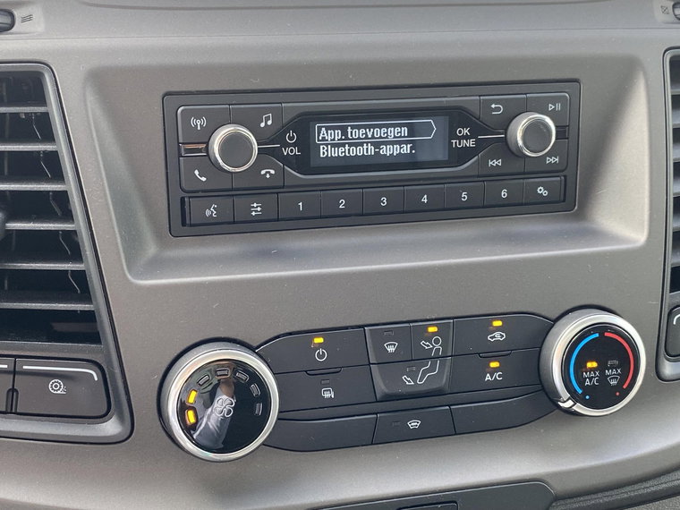 Vehicle Image 38