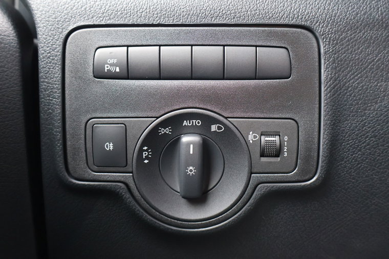 Vehicle Image 32
