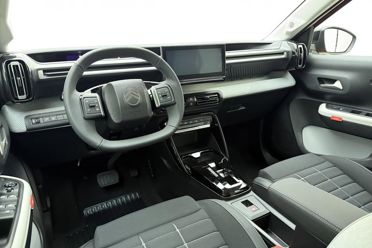 Vehicle Image 16