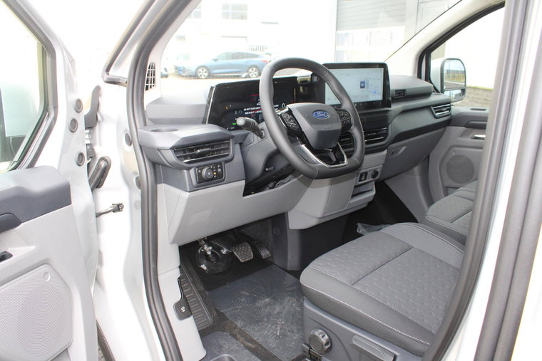 Vehicle Image 13