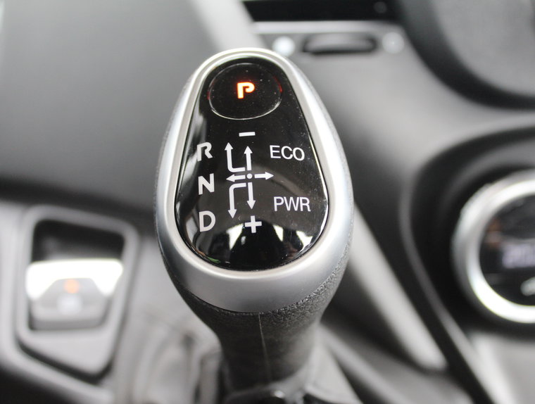 Vehicle Image 25