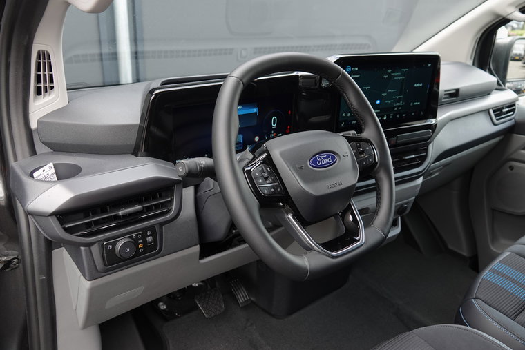 Vehicle Image 25