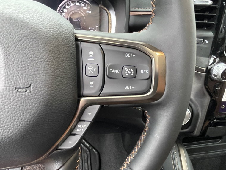 Vehicle Image 32