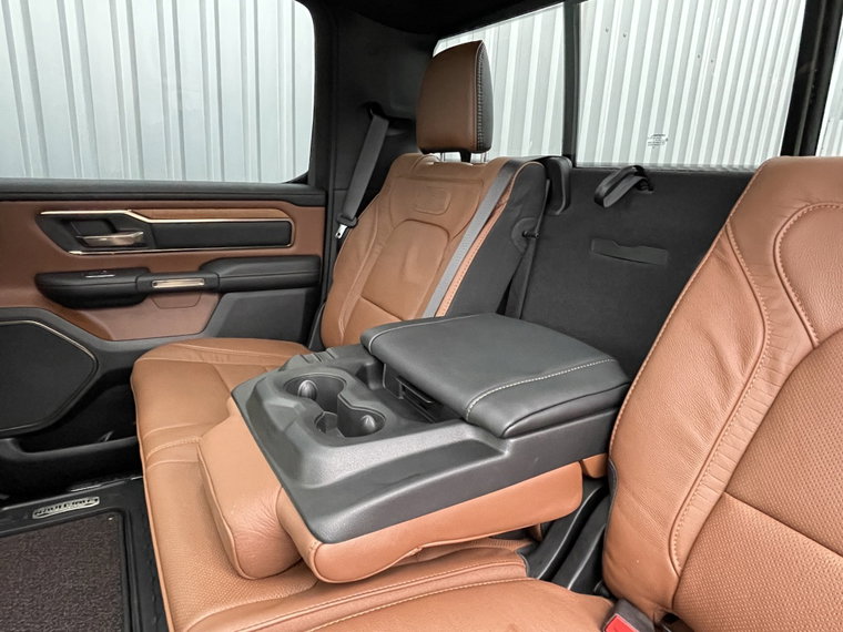 Vehicle Image 38