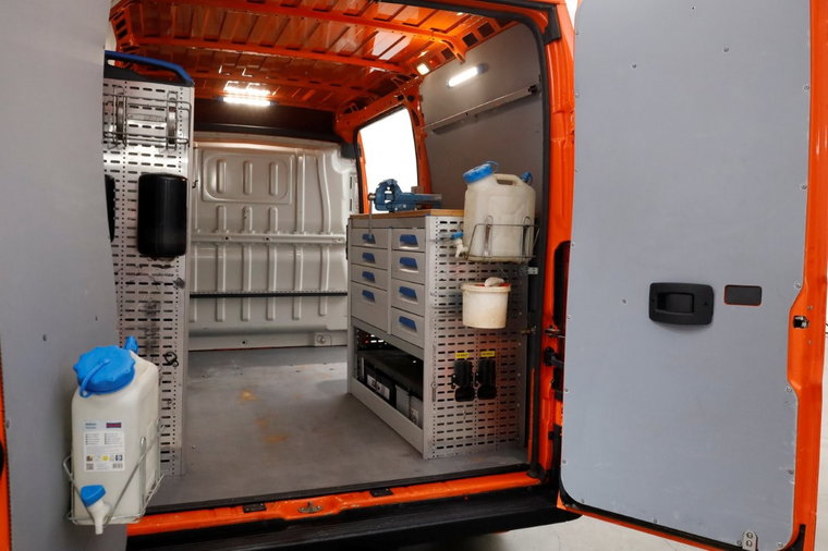 Vehicle Image 12