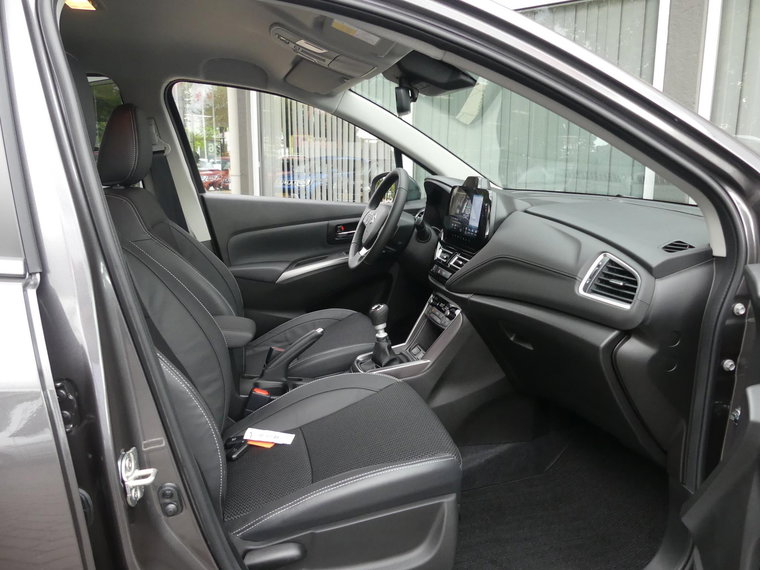 Vehicle Image 25