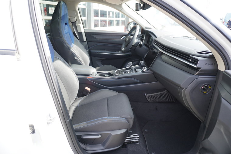 Vehicle Image 12