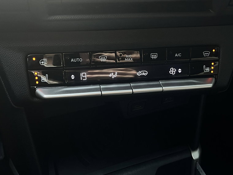 Vehicle Image 28