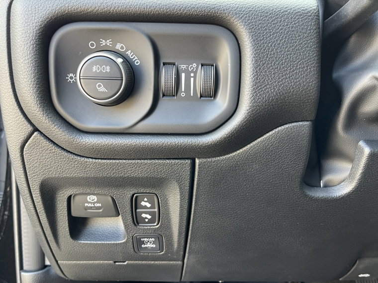 Vehicle Image 35