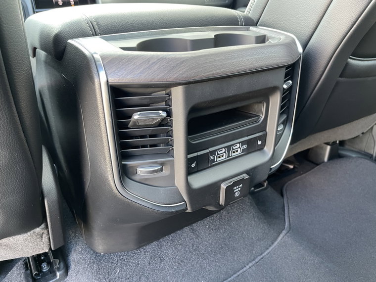 Vehicle Image 38