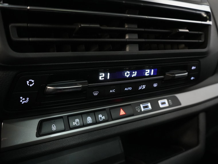Vehicle Image 29
