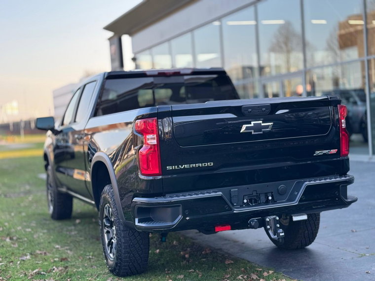 Vehicle Image 8