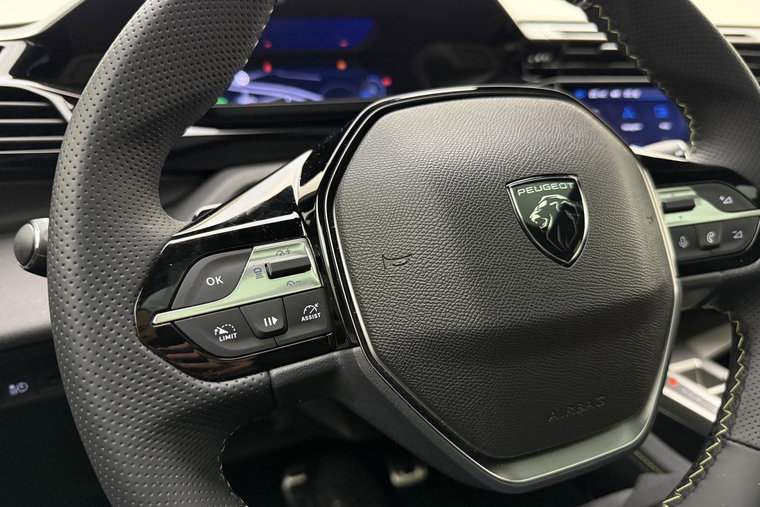 Vehicle Image 22