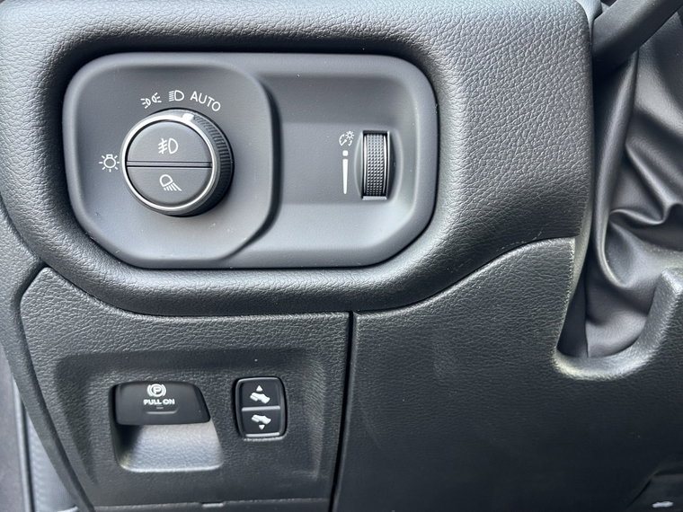 Vehicle Image 32