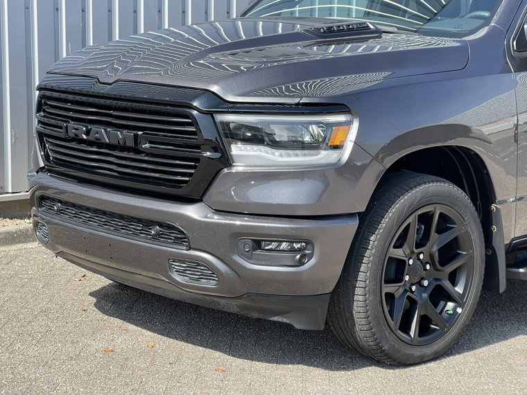Vehicle Image 8